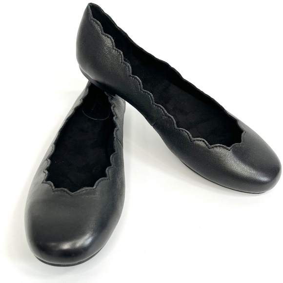 Born Allie Black Leather Scallop Slip On Flats Size 7.5 New with original box - Picture 1 of 9